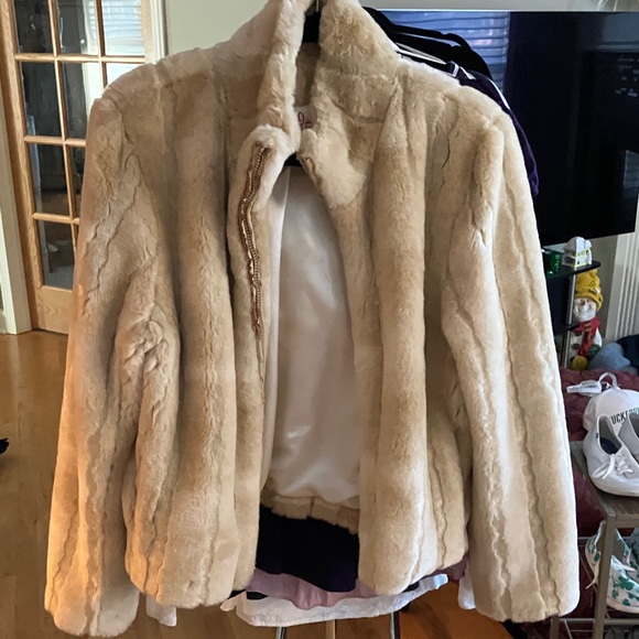 Luxurious Tan Teddy Jacket - Picture 6 of 6